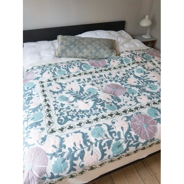Craft Sisters - Suzani blanket 01