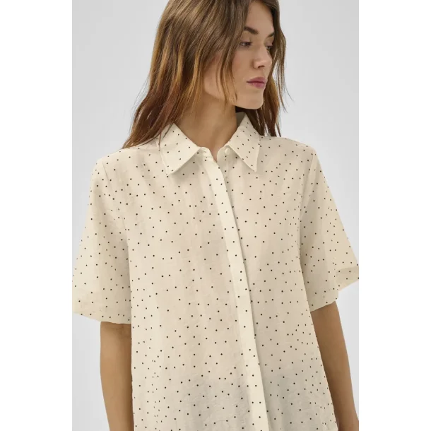 My Essential Wardrobe - Skjorte Hally Boxy Shirt - Oatmeal W. Dots