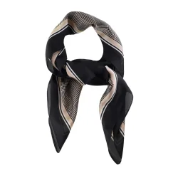 By Str - Callie Trklde 