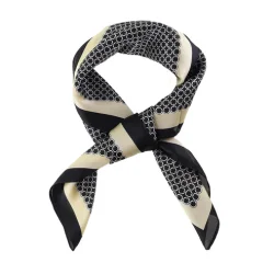 By Str - Callie Trklde 