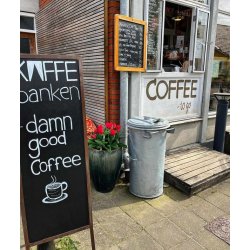 KAFFEBANKEN - T-shirt - Damn good coffee - Army/Orange - 